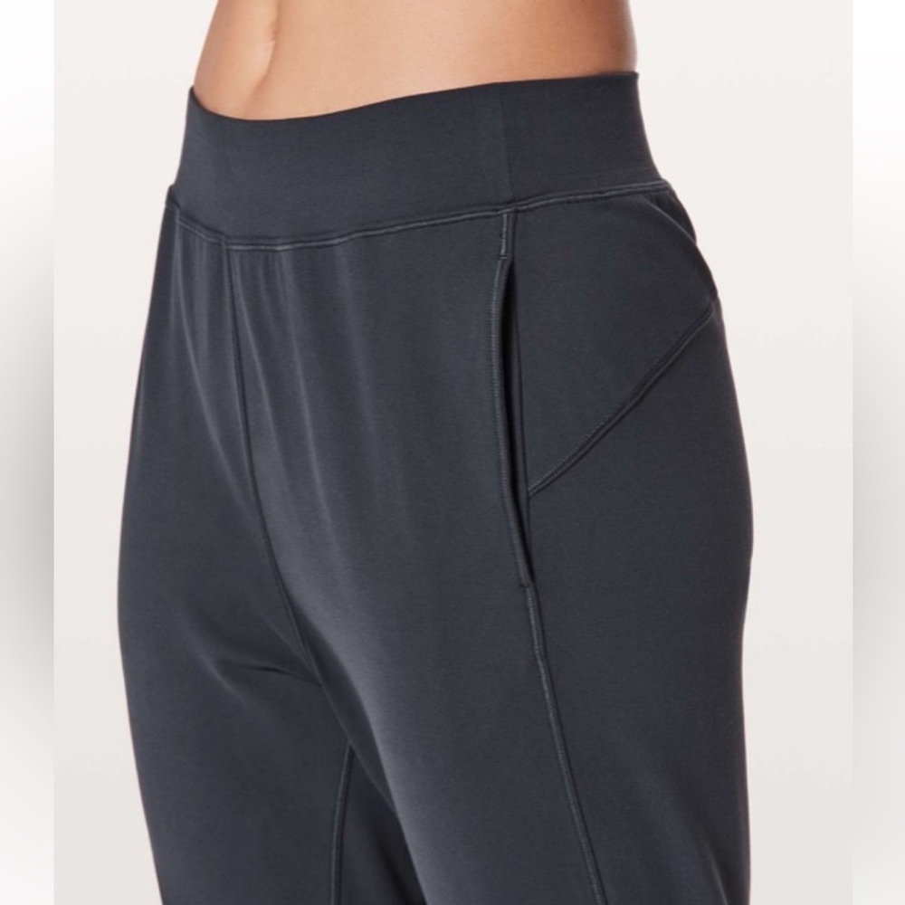 Lululemon Rejuvenate Crop - Picture 3 of 8